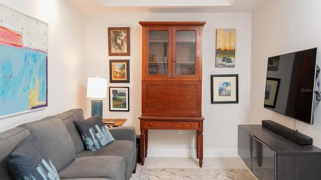 Active With Contract: $1,100,000 (2 beds, 2 baths, 1930 Square Feet)