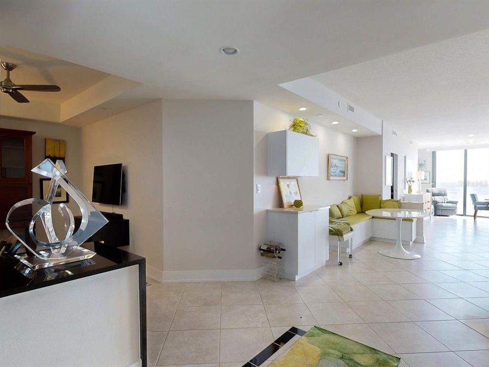 Active With Contract: $1,100,000 (2 beds, 2 baths, 1930 Square Feet)