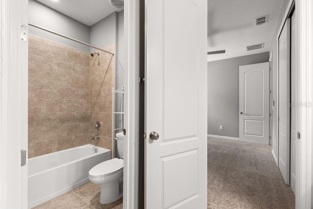 合同活跃: $615,000 (4 贝兹, 3 浴室, 2816 平方英尺)