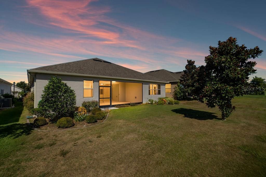 合同活跃: $615,000 (4 贝兹, 3 浴室, 2816 平方英尺)