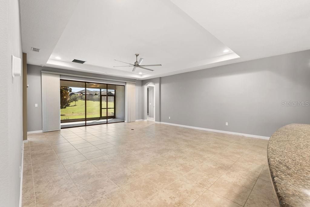 合同活跃: $615,000 (4 贝兹, 3 浴室, 2816 平方英尺)