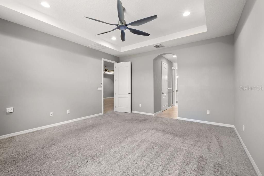 合同活跃: $615,000 (4 贝兹, 3 浴室, 2816 平方英尺)