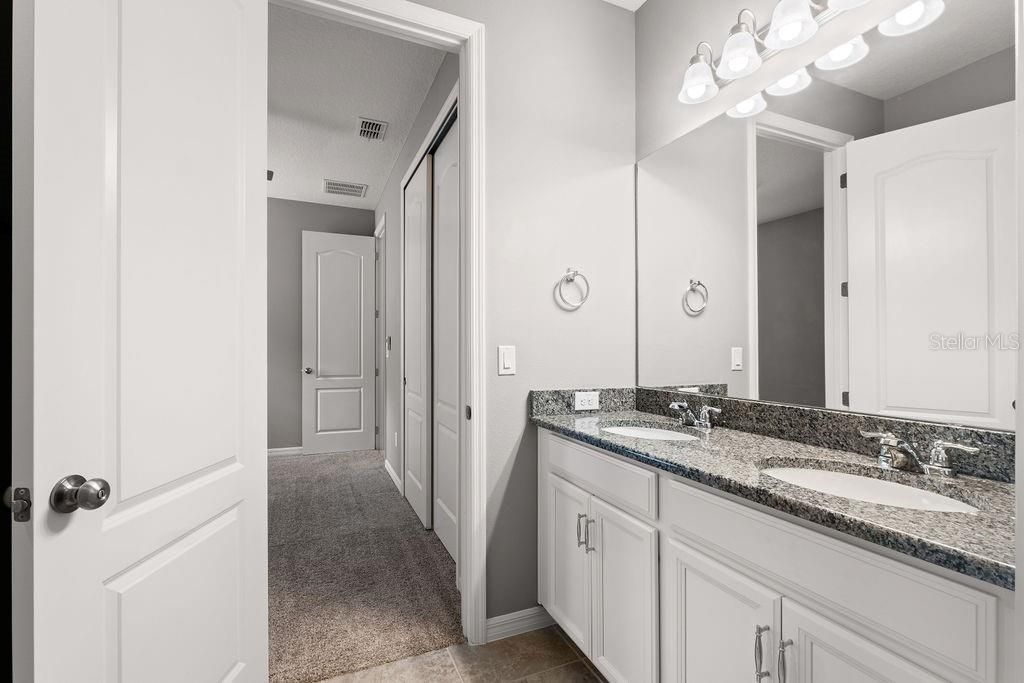 合同活跃: $615,000 (4 贝兹, 3 浴室, 2816 平方英尺)