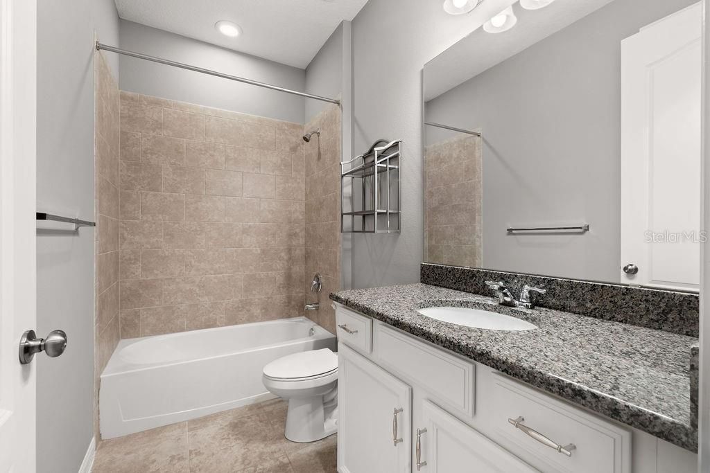 合同活跃: $615,000 (4 贝兹, 3 浴室, 2816 平方英尺)