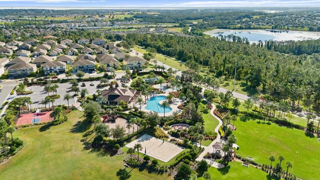 合同活跃: $615,000 (4 贝兹, 3 浴室, 2816 平方英尺)