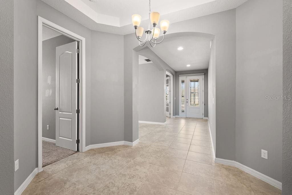 合同活跃: $615,000 (4 贝兹, 3 浴室, 2816 平方英尺)