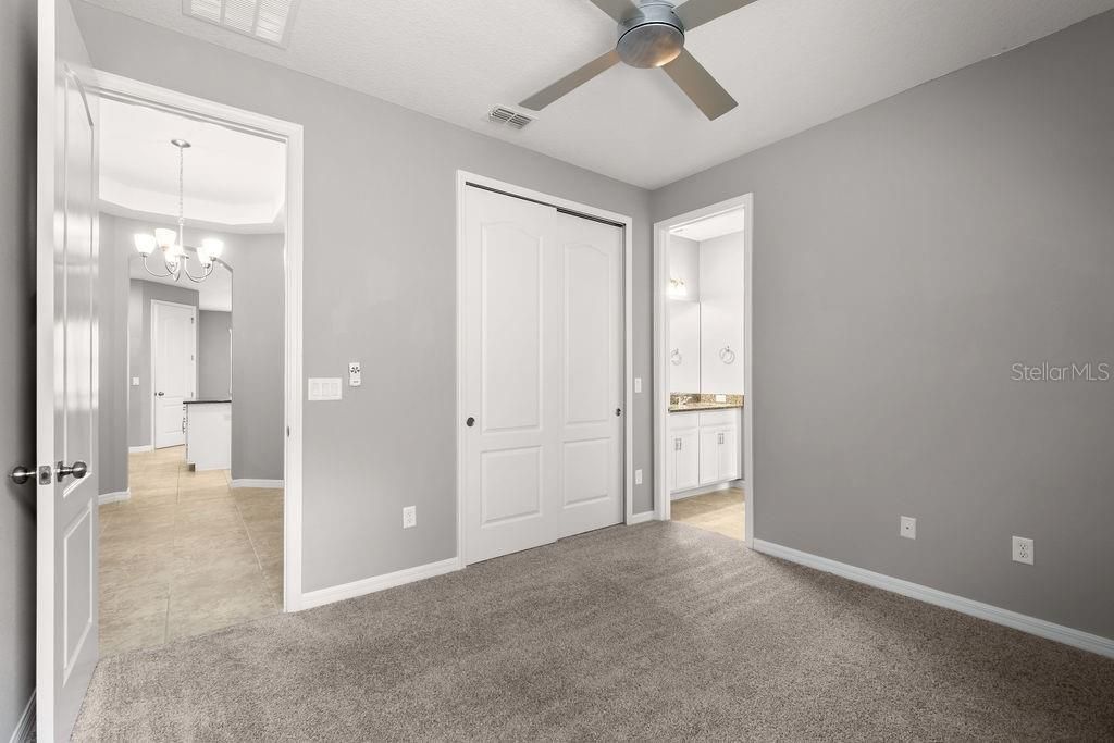 合同活跃: $615,000 (4 贝兹, 3 浴室, 2816 平方英尺)