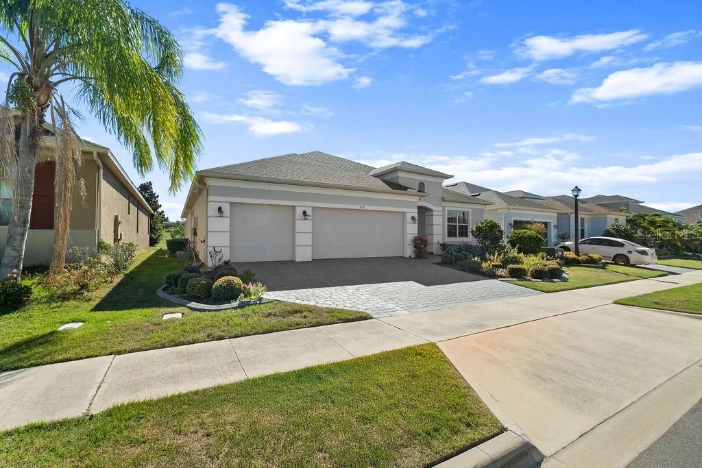 合同活跃: $615,000 (4 贝兹, 3 浴室, 2816 平方英尺)