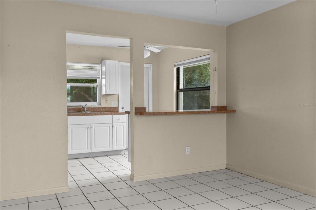 待售: $309,900 (4 贝兹, 0 浴室, 1820 平方英尺)