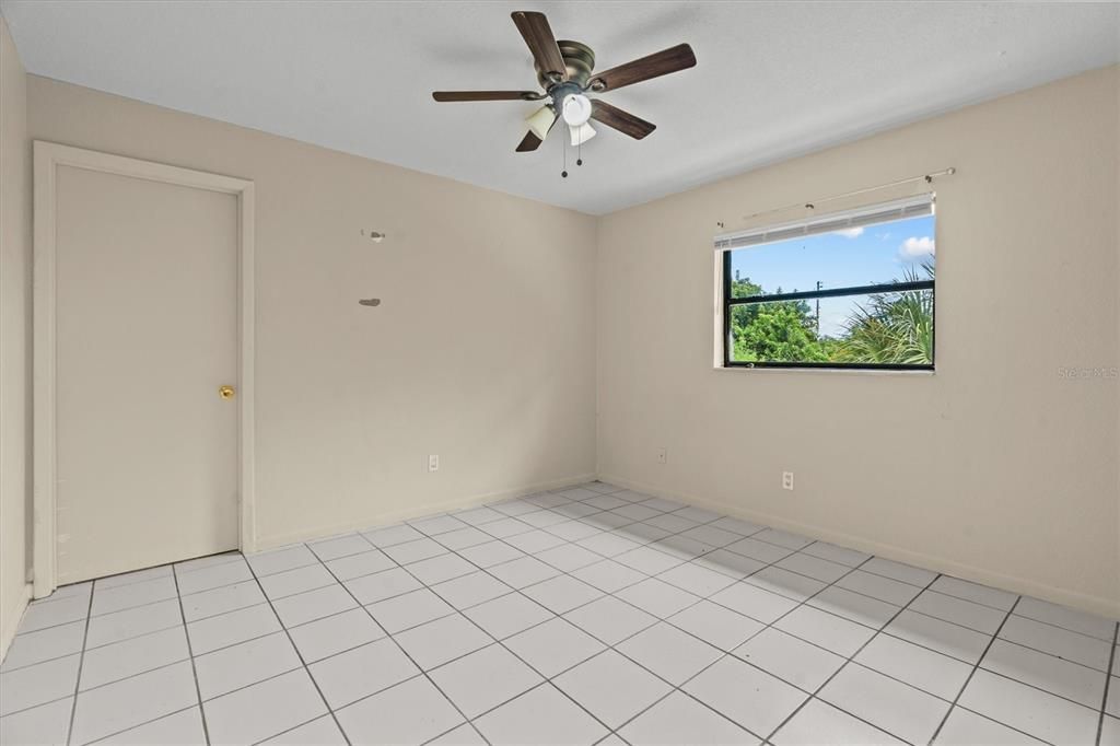 待售: $309,900 (4 贝兹, 0 浴室, 1820 平方英尺)