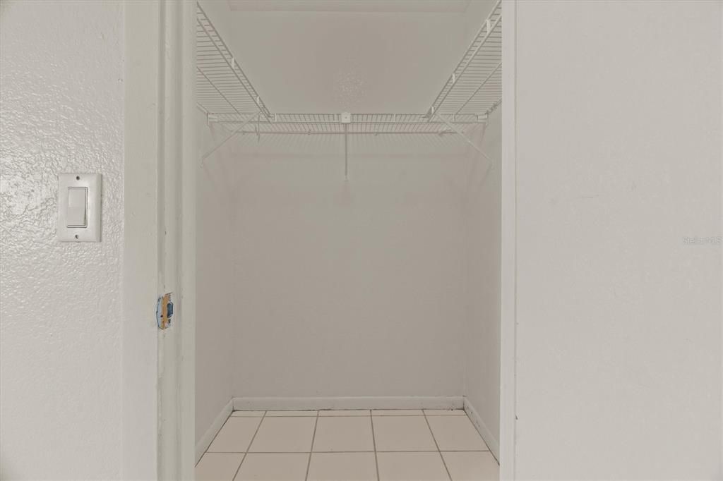 待售: $309,900 (4 贝兹, 0 浴室, 1820 平方英尺)