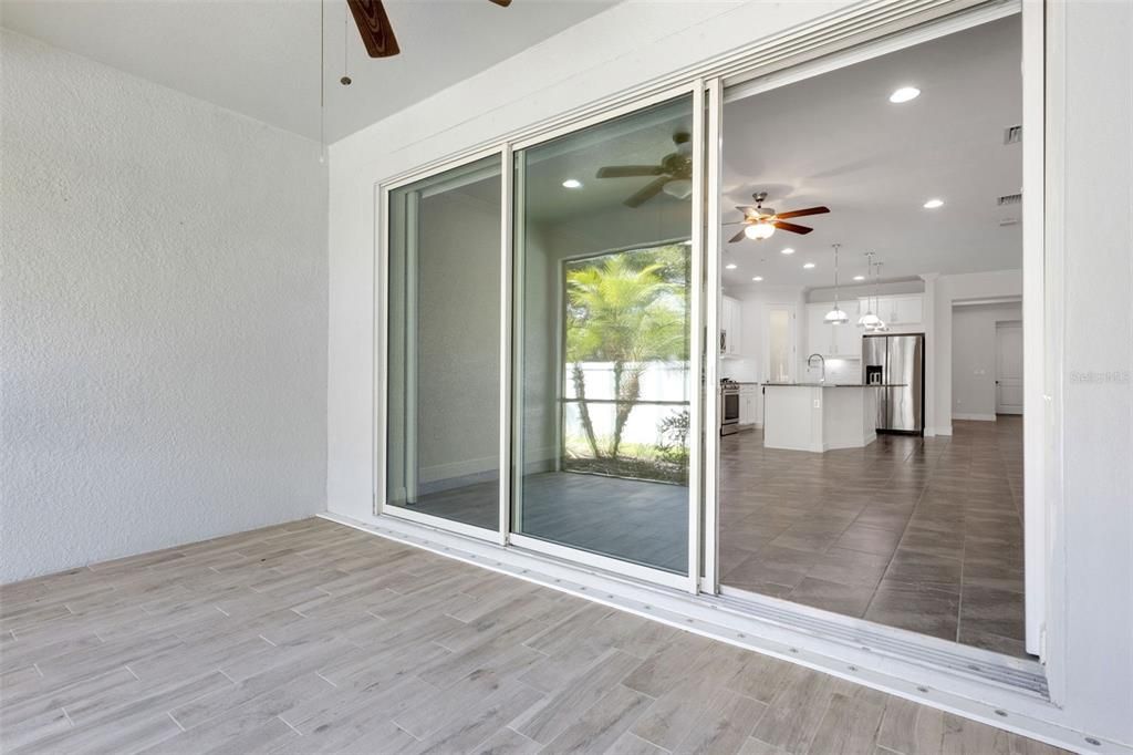 Под контрактом: $448,900 (2 спален, 2 ванн, 1677 Квадратных фут)