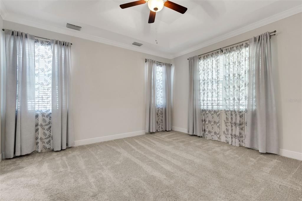 Под контрактом: $448,900 (2 спален, 2 ванн, 1677 Квадратных фут)