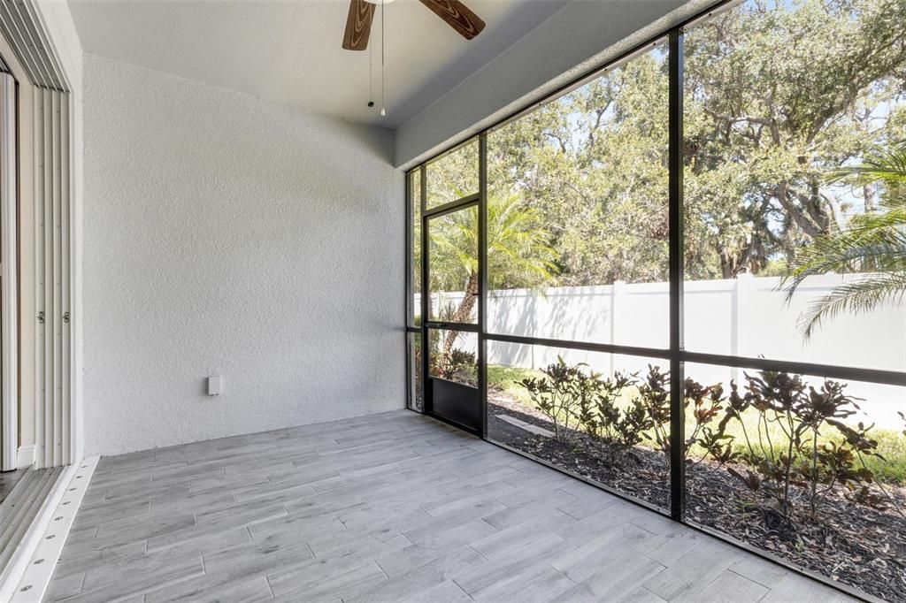 Под контрактом: $448,900 (2 спален, 2 ванн, 1677 Квадратных фут)