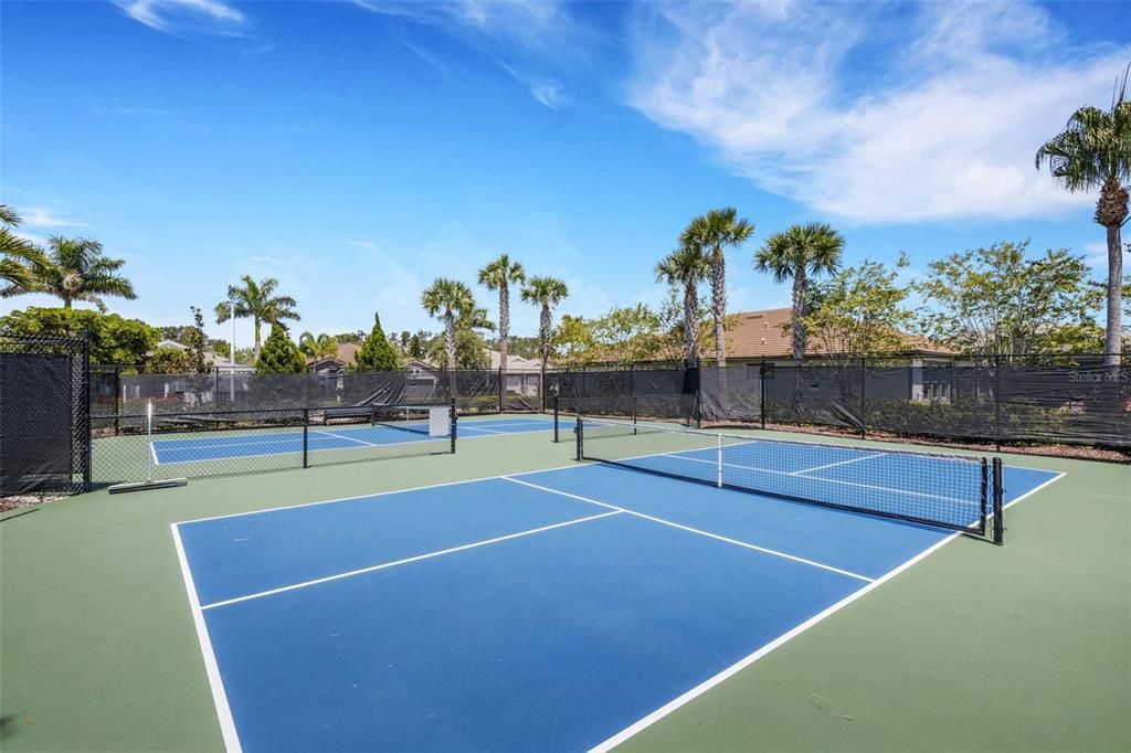 Под контрактом: $448,900 (2 спален, 2 ванн, 1677 Квадратных фут)