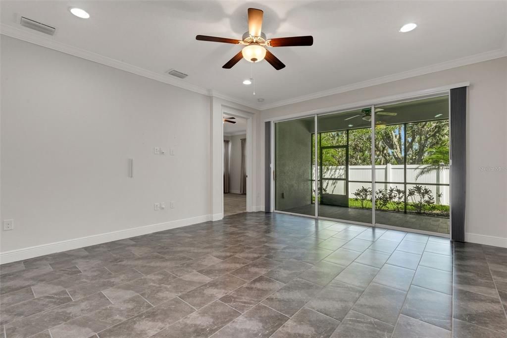 Под контрактом: $448,900 (2 спален, 2 ванн, 1677 Квадратных фут)