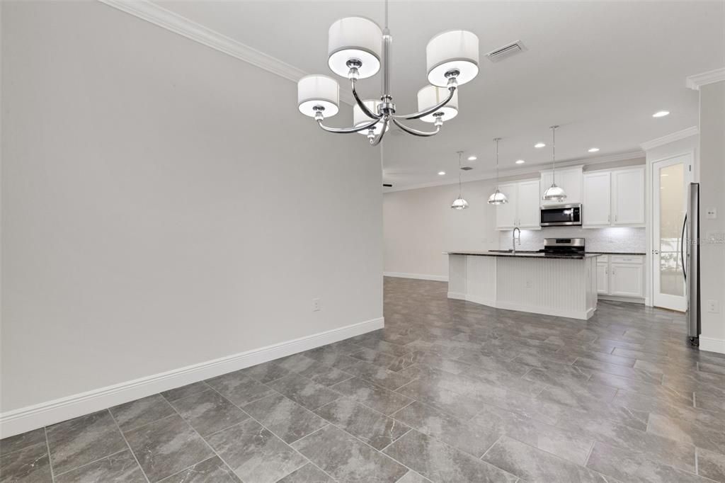 Под контрактом: $448,900 (2 спален, 2 ванн, 1677 Квадратных фут)