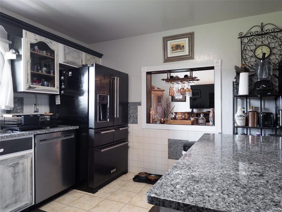 For Sale: $1,260,000 (2 beds, 1 baths, 2412 Square Feet)