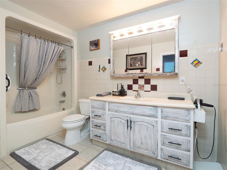 For Sale: $1,260,000 (2 beds, 1 baths, 2412 Square Feet)