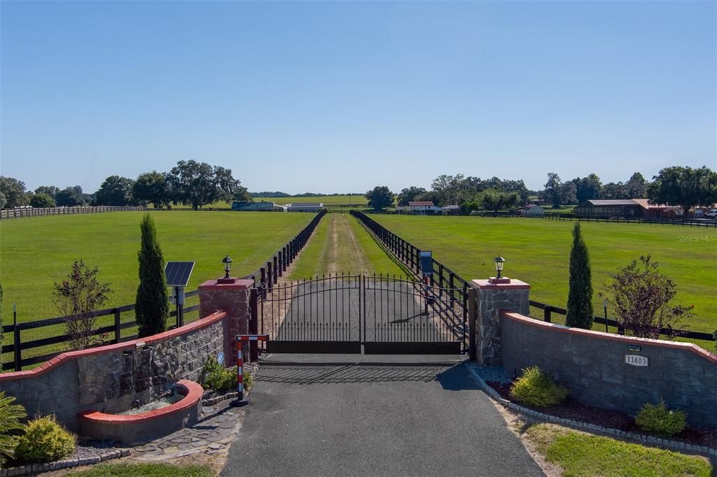 For Sale: $1,260,000 (2 beds, 1 baths, 2412 Square Feet)