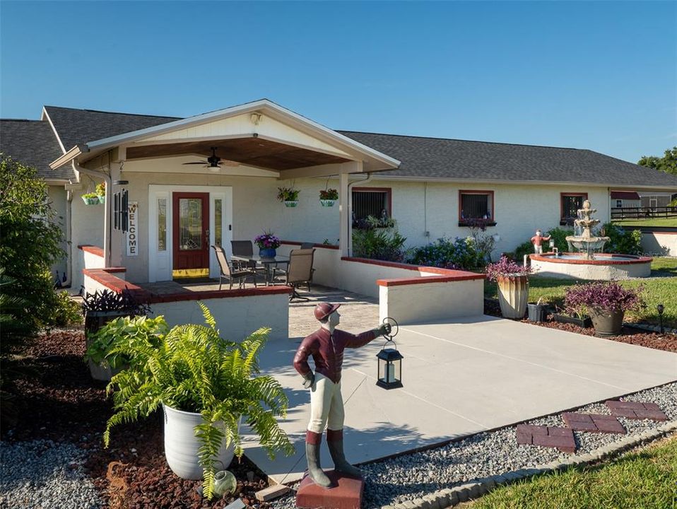 For Sale: $1,260,000 (2 beds, 1 baths, 2412 Square Feet)