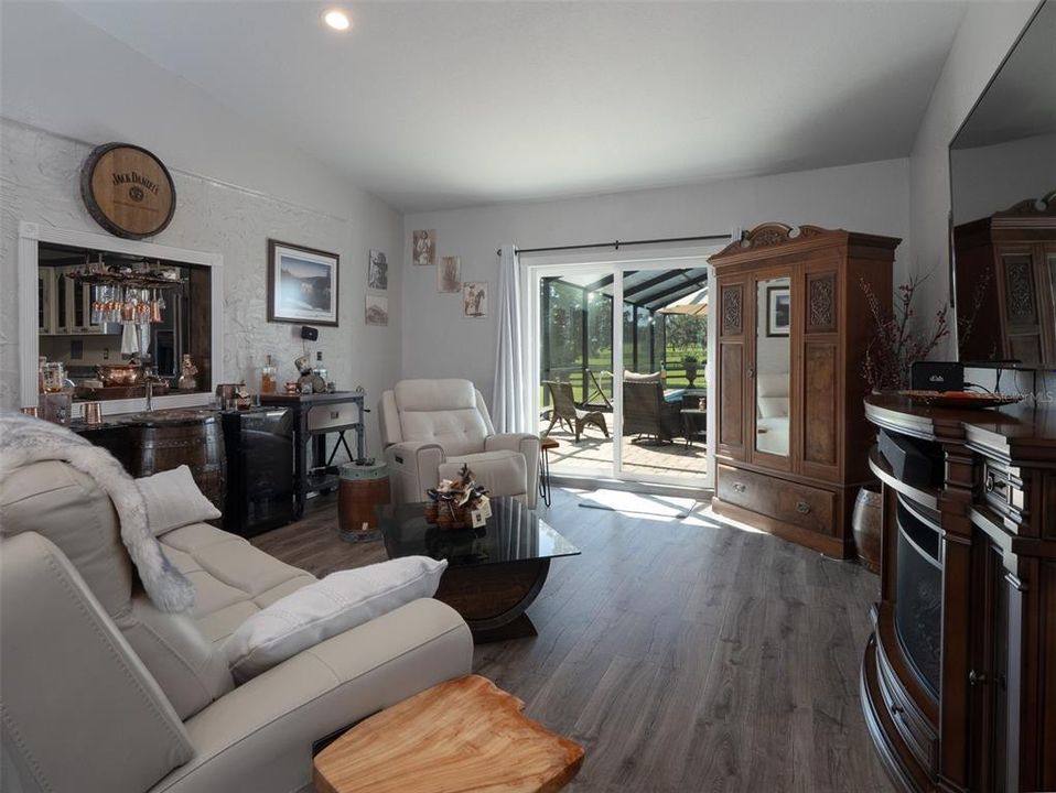 For Sale: $1,260,000 (2 beds, 1 baths, 2412 Square Feet)