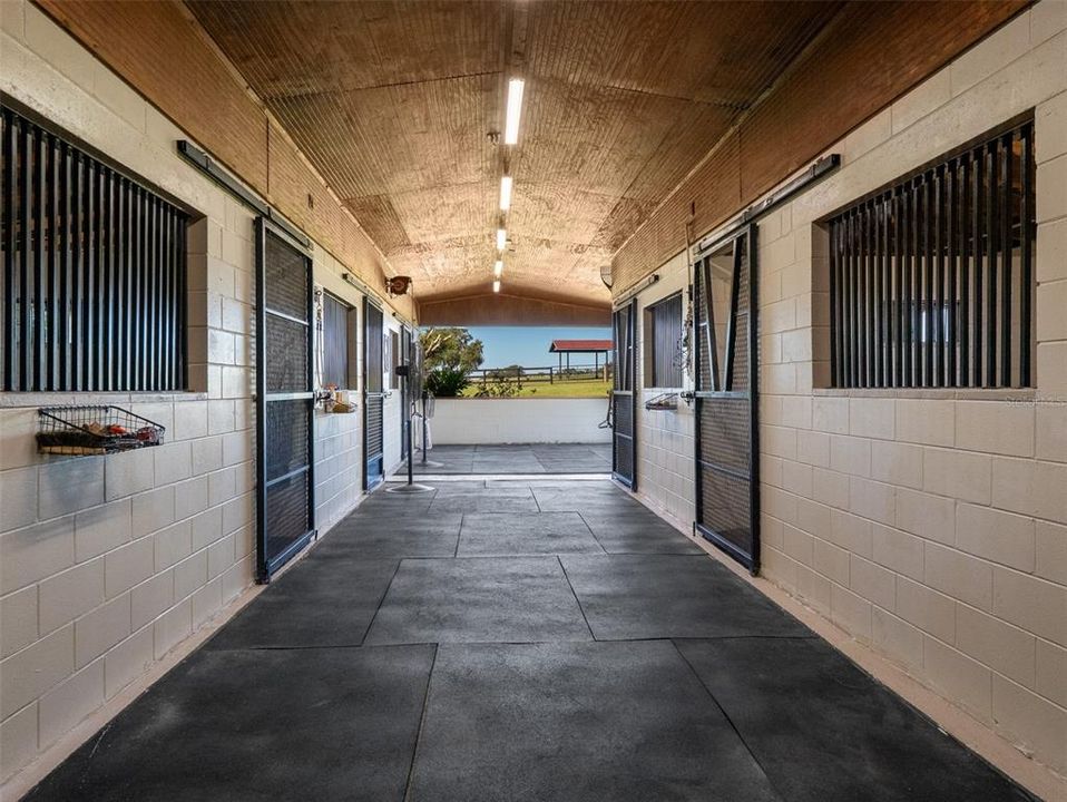 For Sale: $1,260,000 (2 beds, 1 baths, 2412 Square Feet)