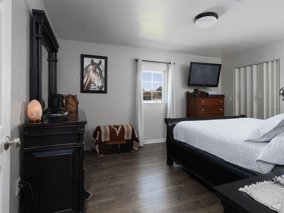 For Sale: $1,260,000 (2 beds, 1 baths, 2412 Square Feet)