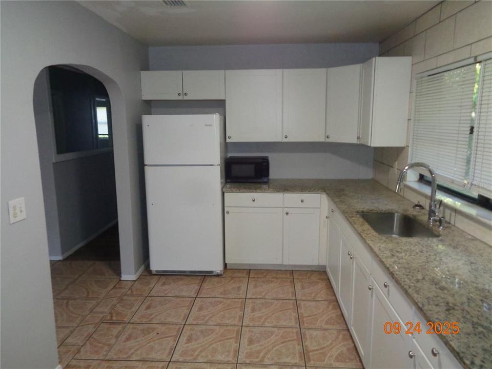 В аренду: $1,595 (3 спален, 1 ванн, 836 Квадратных фут)