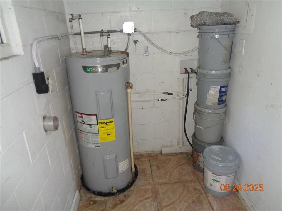 В аренду: $1,595 (3 спален, 1 ванн, 836 Квадратных фут)