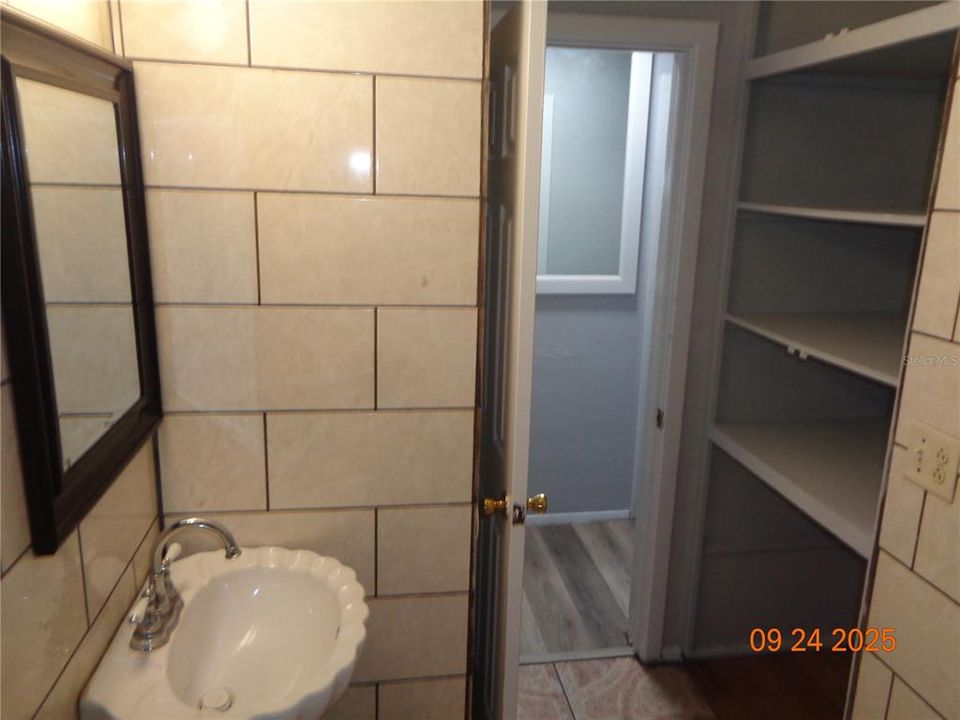 В аренду: $1,595 (3 спален, 1 ванн, 836 Квадратных фут)