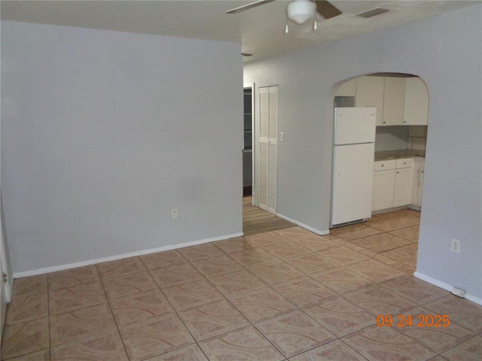 В аренду: $1,595 (3 спален, 1 ванн, 836 Квадратных фут)