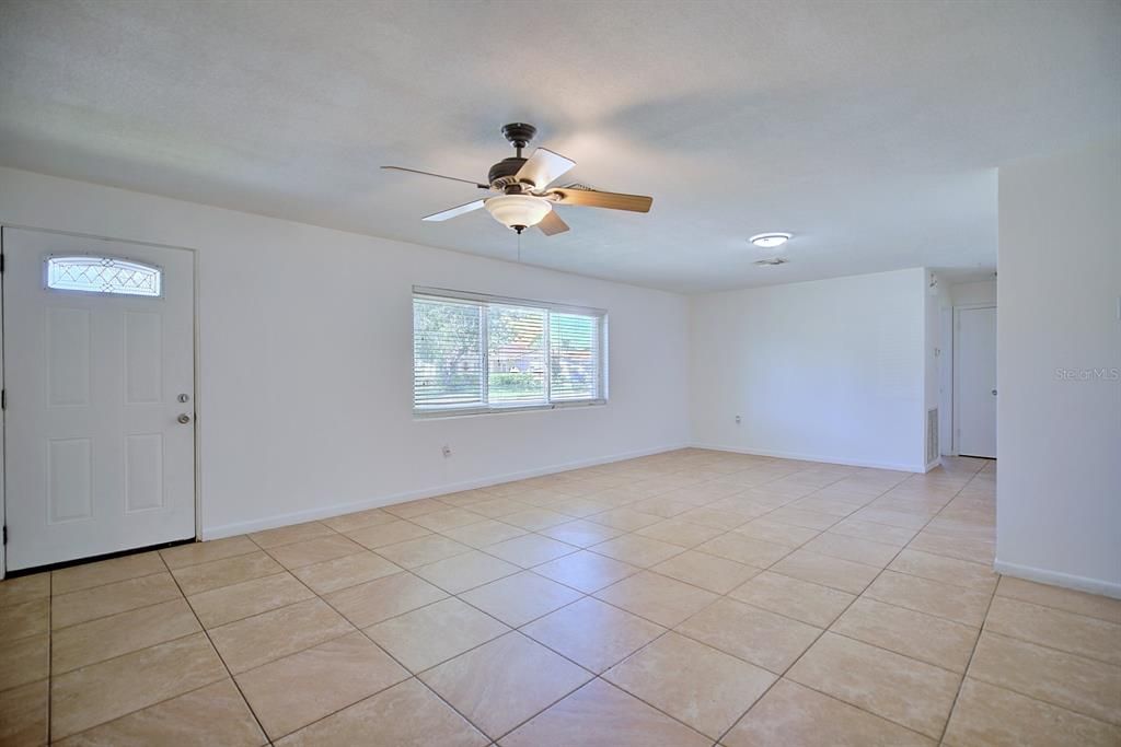 For Sale: $224,900 (3 beds, 2 baths, 1884 Square Feet)
