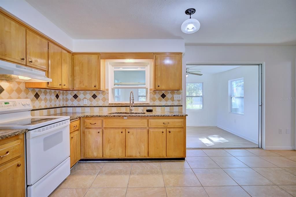 For Sale: $224,900 (3 beds, 2 baths, 1884 Square Feet)