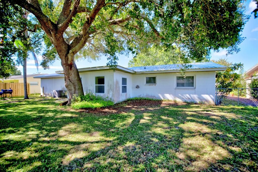 For Sale: $224,900 (3 beds, 2 baths, 1884 Square Feet)