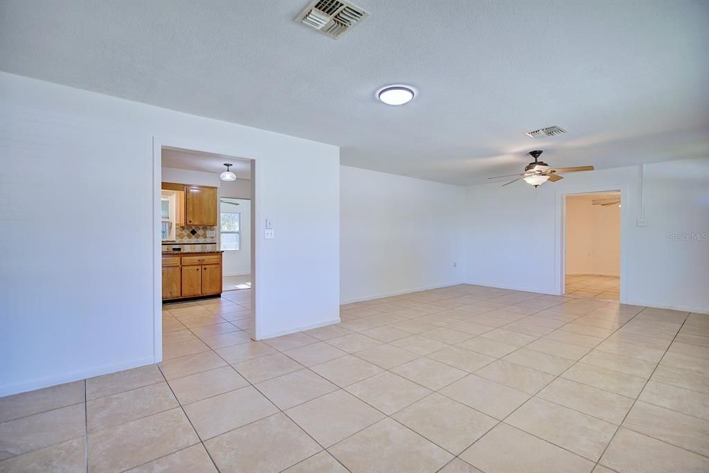 For Sale: $224,900 (3 beds, 2 baths, 1884 Square Feet)