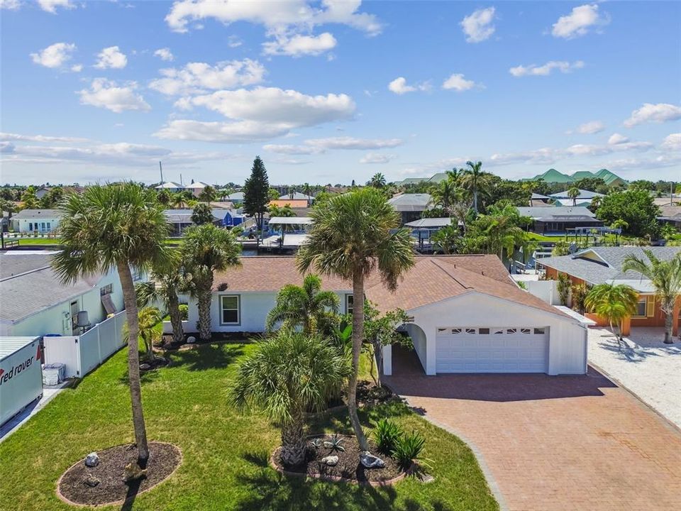 Recently Sold: $650,000 (3 beds, 2 baths, 1458 Square Feet)
