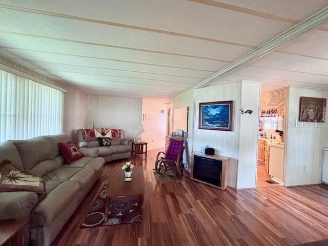 待售: $109,000 (2 贝兹, 2 浴室, 1370 平方英尺)