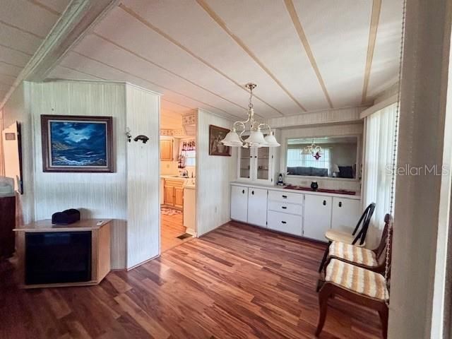 待售: $109,000 (2 贝兹, 2 浴室, 1370 平方英尺)