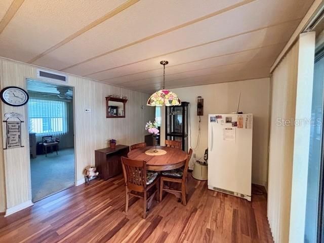 待售: $109,000 (2 贝兹, 2 浴室, 1370 平方英尺)