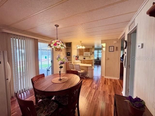 待售: $109,000 (2 贝兹, 2 浴室, 1370 平方英尺)