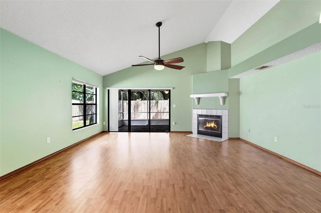 Active With Contract: $369,000 (3 beds, 2 baths, 1643 Square Feet)