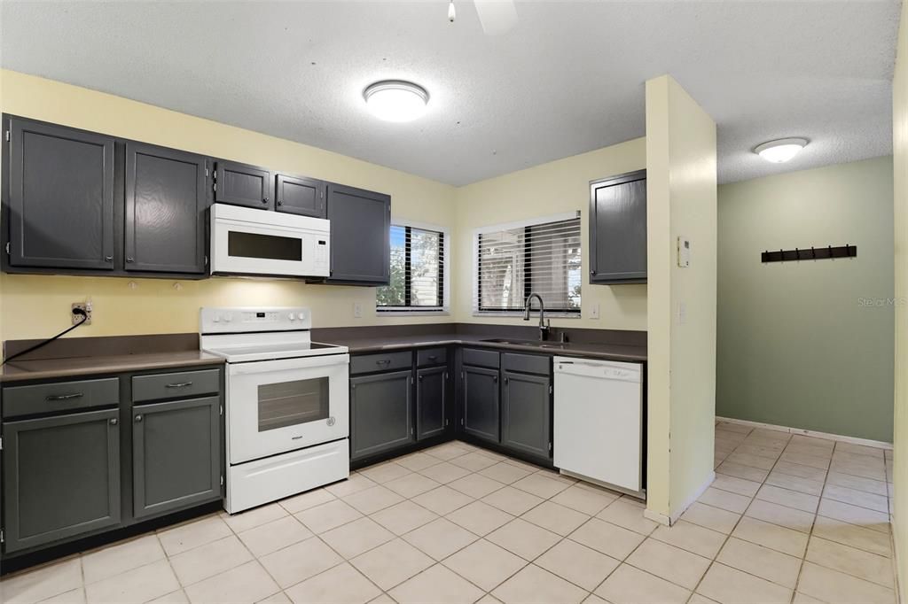 Active With Contract: $369,000 (3 beds, 2 baths, 1643 Square Feet)