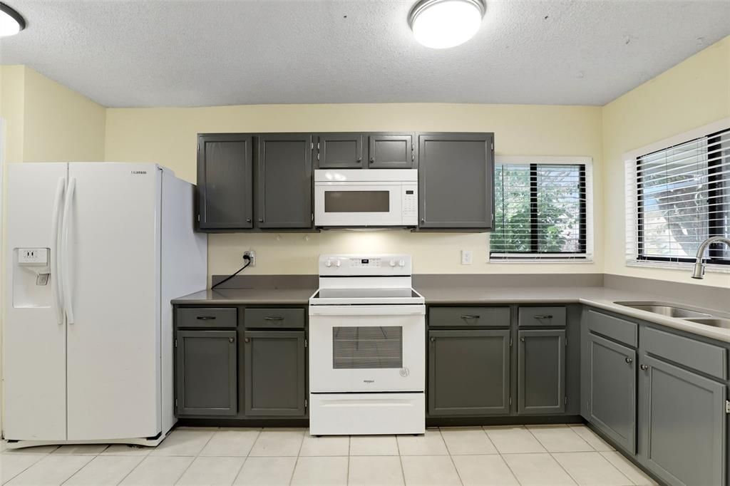 Active With Contract: $369,000 (3 beds, 2 baths, 1643 Square Feet)