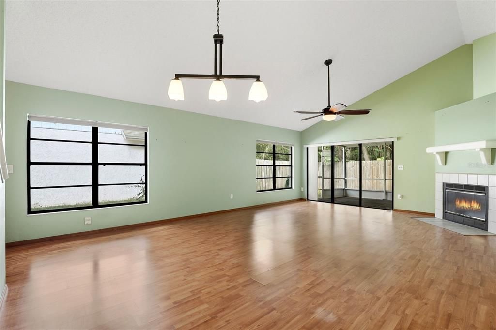 Active With Contract: $369,000 (3 beds, 2 baths, 1643 Square Feet)