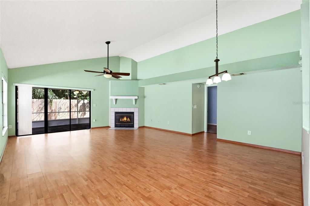 Active With Contract: $369,000 (3 beds, 2 baths, 1643 Square Feet)