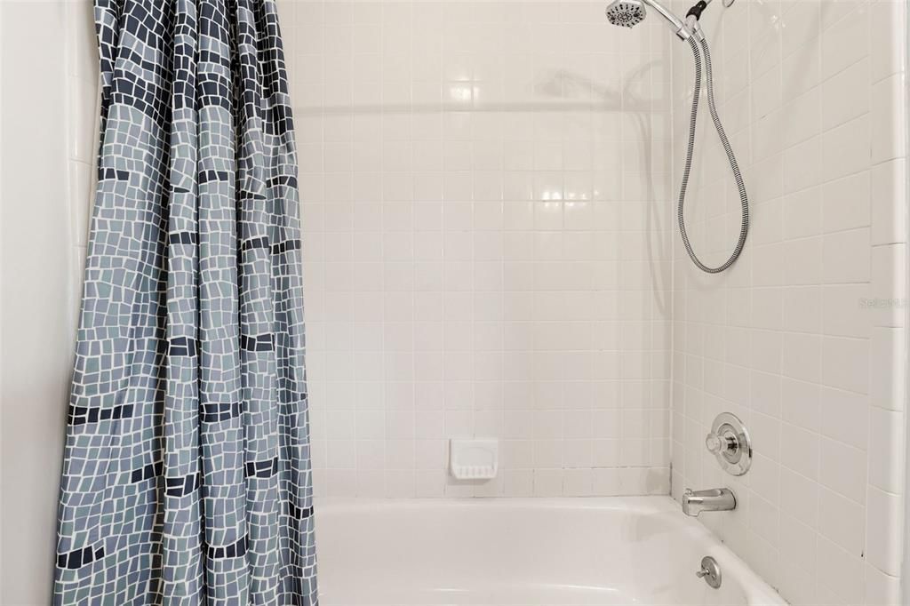 Active With Contract: $369,000 (3 beds, 2 baths, 1643 Square Feet)