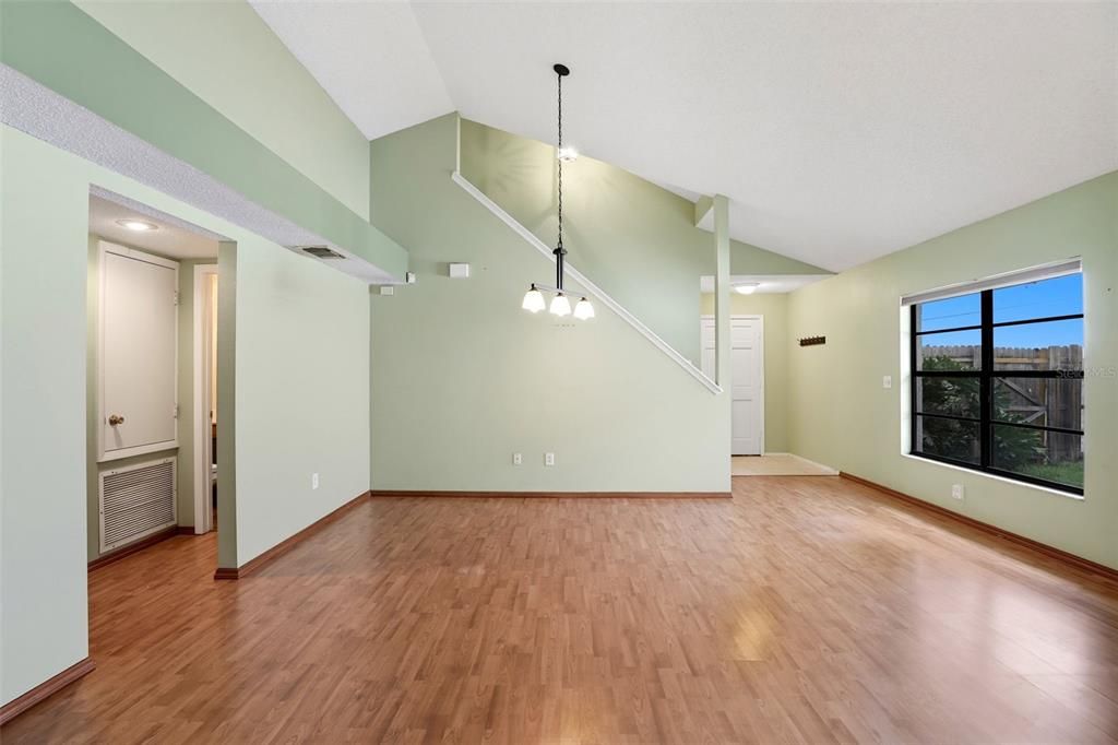 Active With Contract: $369,000 (3 beds, 2 baths, 1643 Square Feet)