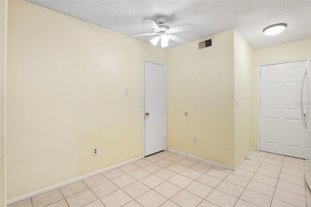 Active With Contract: $369,000 (3 beds, 2 baths, 1643 Square Feet)