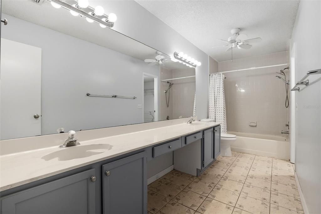 Active With Contract: $369,000 (3 beds, 2 baths, 1643 Square Feet)